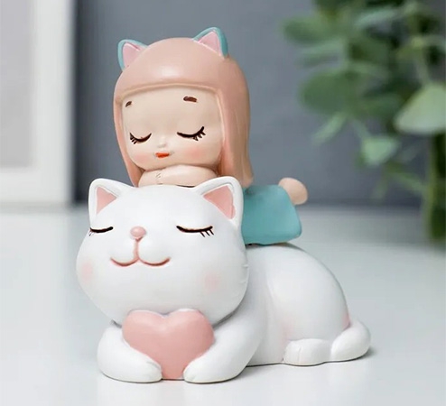 Фигурка из керамики Девочка и Кот
