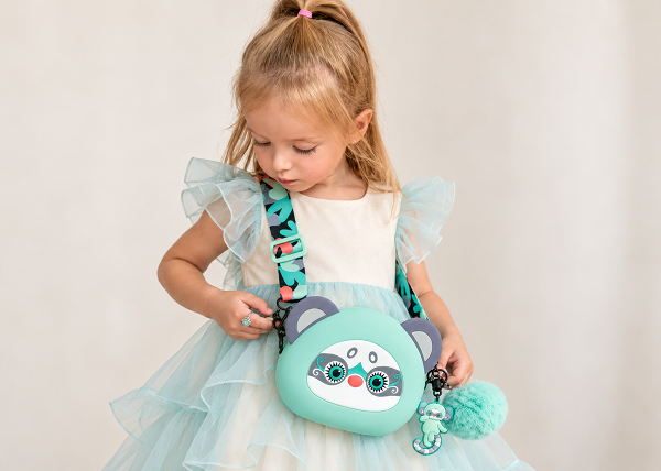 Girl with mint Lori Ju bag2.png