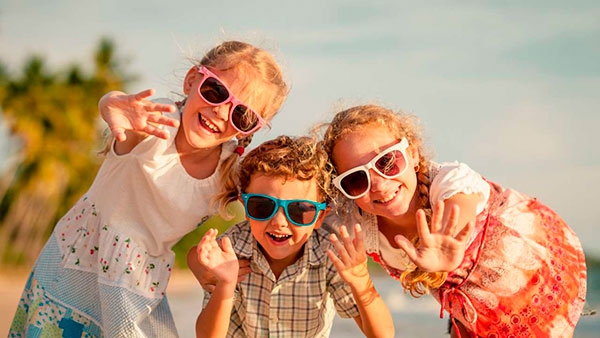 дети в солнцезащитных очках