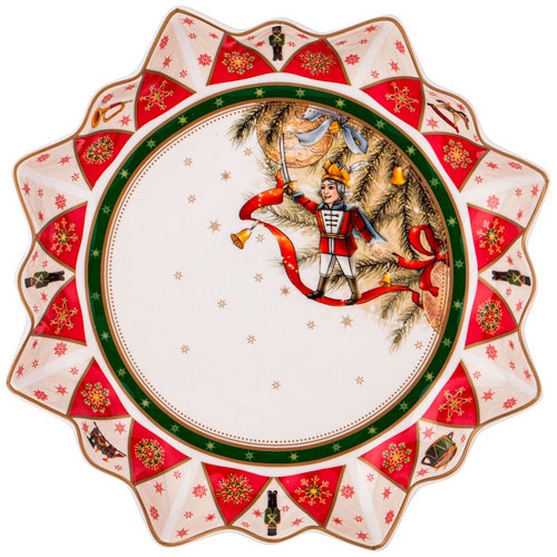 Новогодняя посуда: закусочная тарелка из коллекции "Щелкунчик" от LEFARD